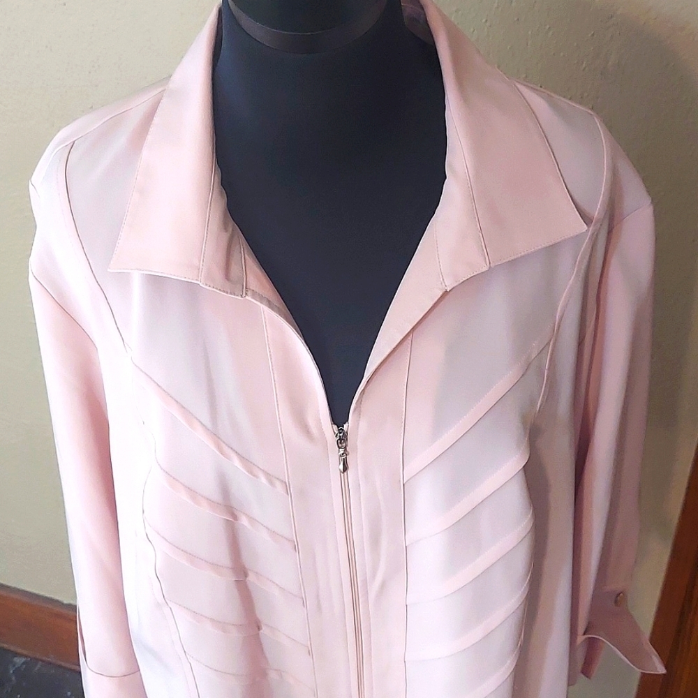 Women's Covington Soft Pink Zip Front Tunic With Textured Front - Picture 2 of 10